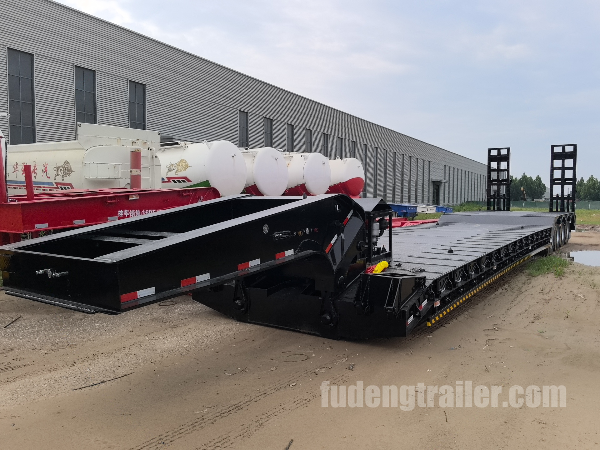 4 Axle Detachable Gooseneck Lowbed Trailer (10)
