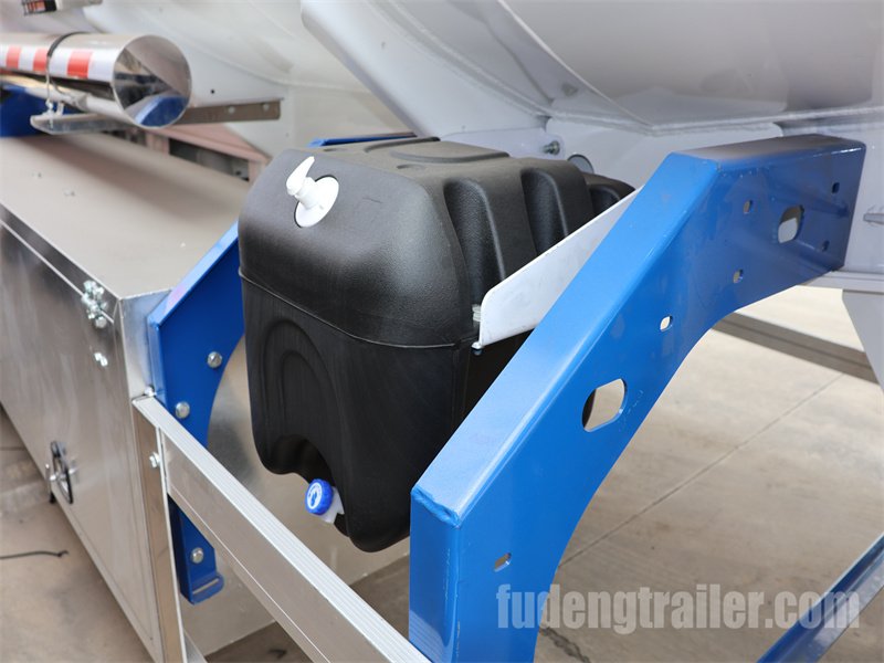 3 Axles 45000 litres oil tanker trailer (7)