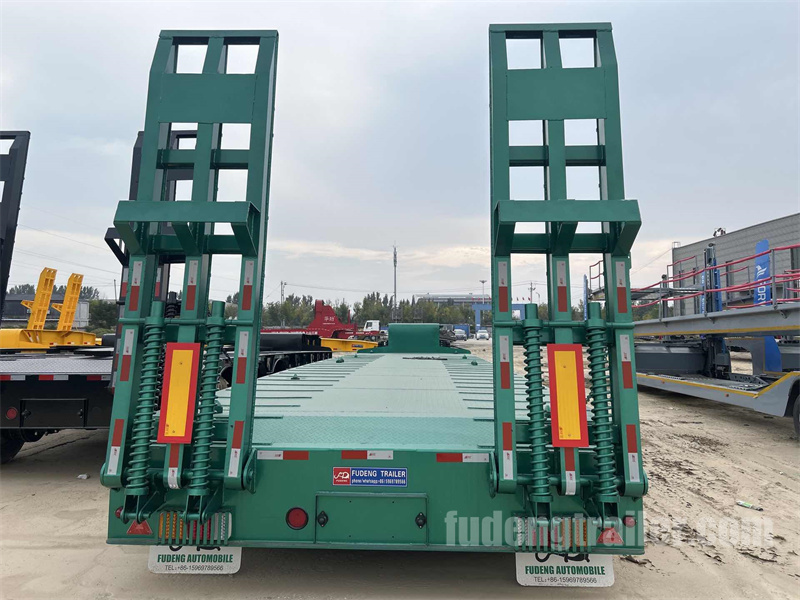 Three-axle Lowboy Trailer With Mechanical Ramps