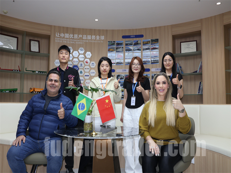 Brazilian Client Visits Fudeng Group and Places Order for HOWO TX7 Tractor Trucks and Fence Cargo Semi Trailers (4)